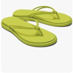 OLUKAI Aka Citron Waterproof Support Beach Flip Flop Thong Sandals Size 10 Nwot